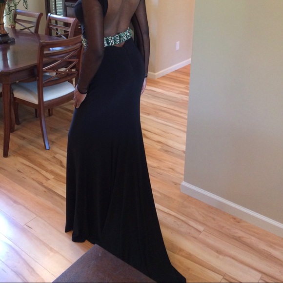 Black, Long-sleeved Evening Gown - Picture 3 of 3